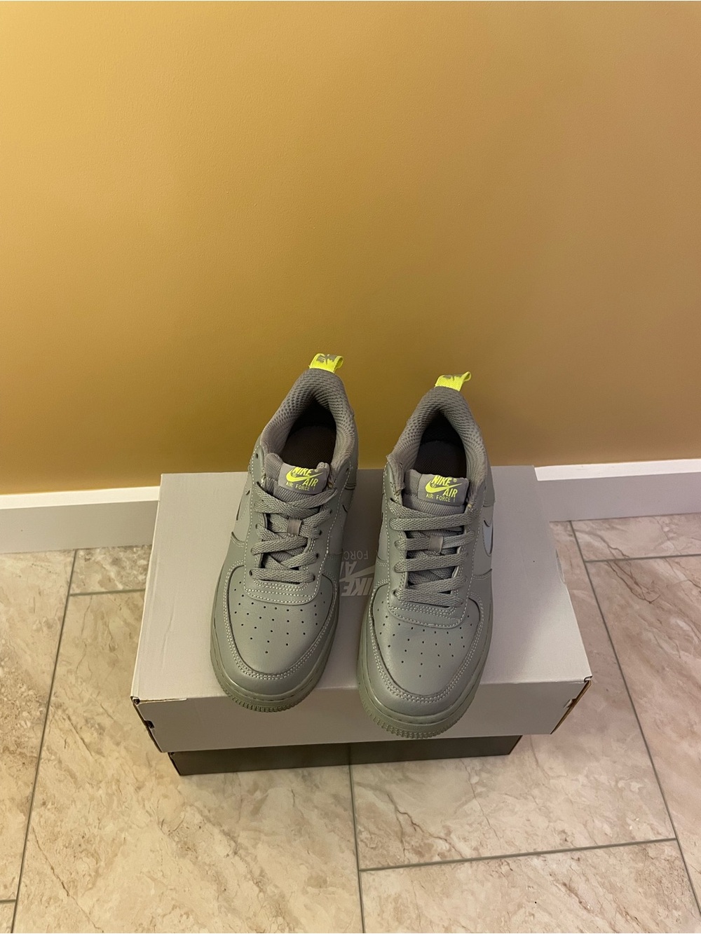 Nike Air Force 1 Low. Gray with Neon Pull Tabs. Flashes under lights (Youth 6) - Picture 2 of 4